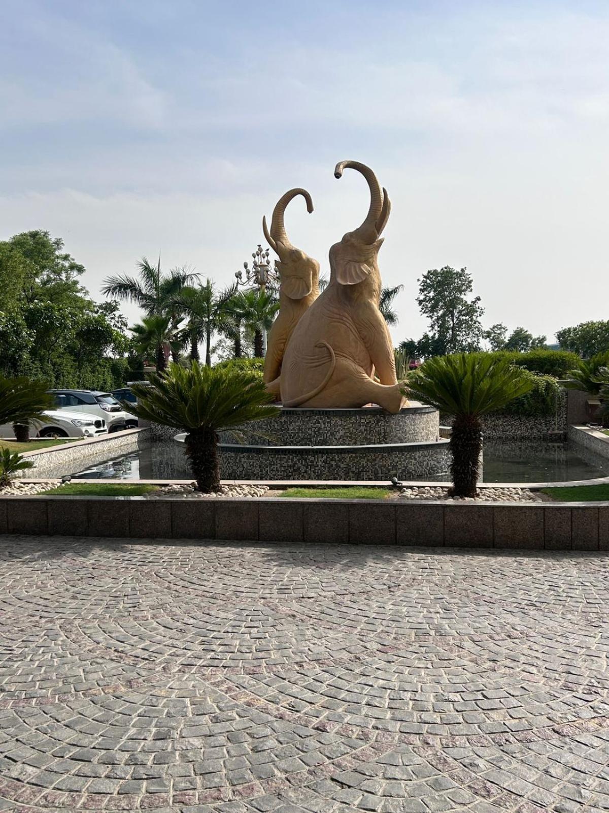 Saura Hotel, Agra - A Club Mahindra Associate Extérieur photo