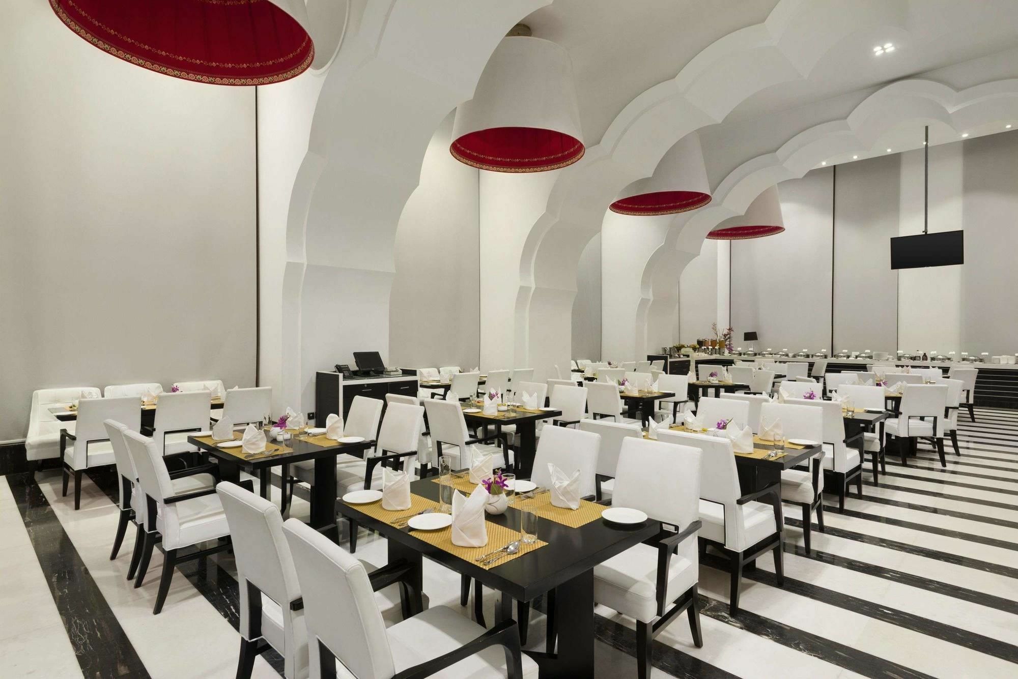 Saura Hotel, Agra - A Club Mahindra Associate Extérieur photo